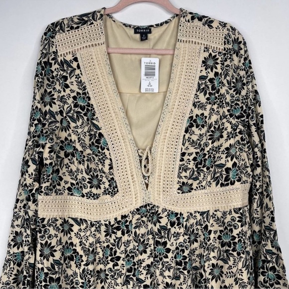 Torrid - ACAS GRY FLRL GZ LS
LACEUP SKTR 0 MULTI
FLORAL - Picture 7 of 12